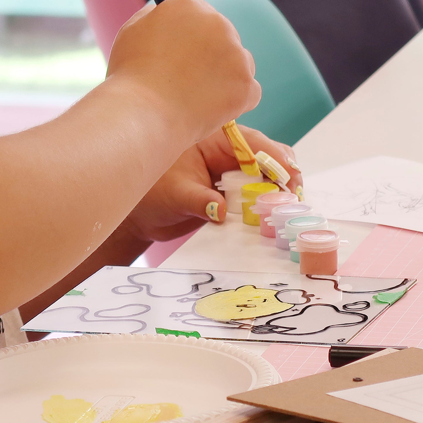 TALLER: "Pinta sobre vidrio con pinturas acrílicas" (Con Piyoasdf)